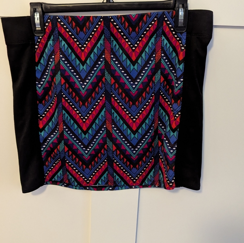 Chevron Print Mini Skirt, Size Large